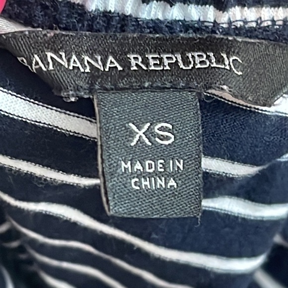 BANANA REPUBLIC OFF SHOULDER TOP NAVY/WHITE STRIPE SIZE EXTRA SMALL - Picture 8 of 8